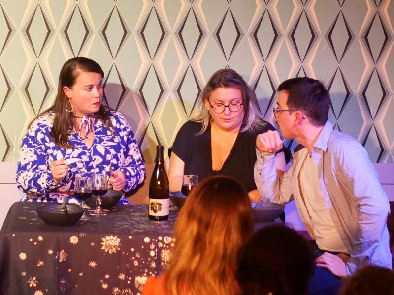 Le Débrief : une comédie improvisée sur les relations humaines